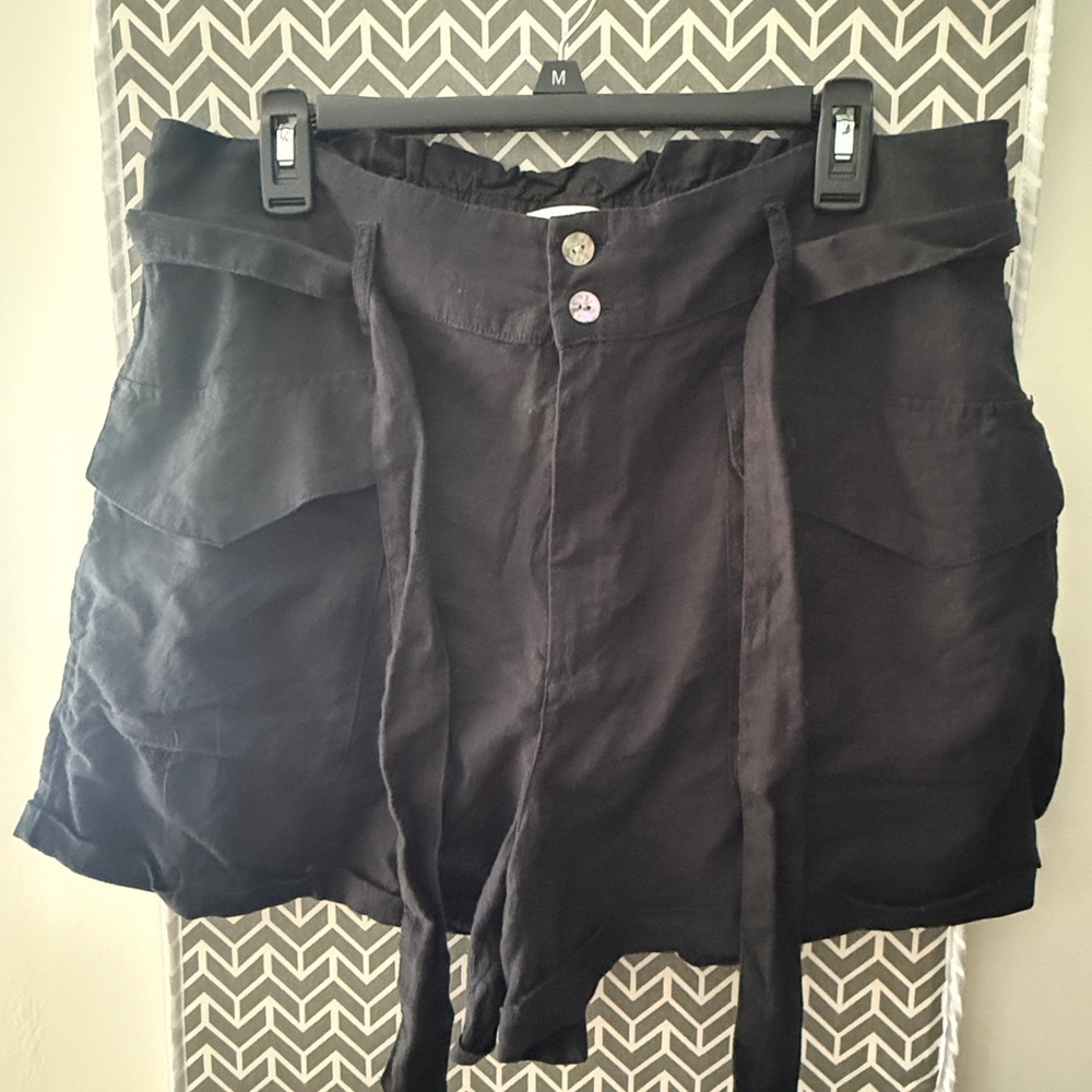 Nicole Miller Black Linen Shorts Elastic Waist